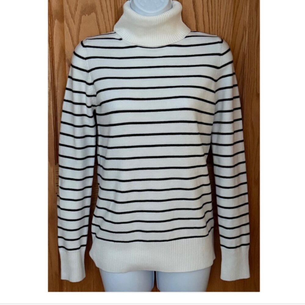French Connection Med Turtleneck Quiet Luxury Sweater Winter White Minimalist